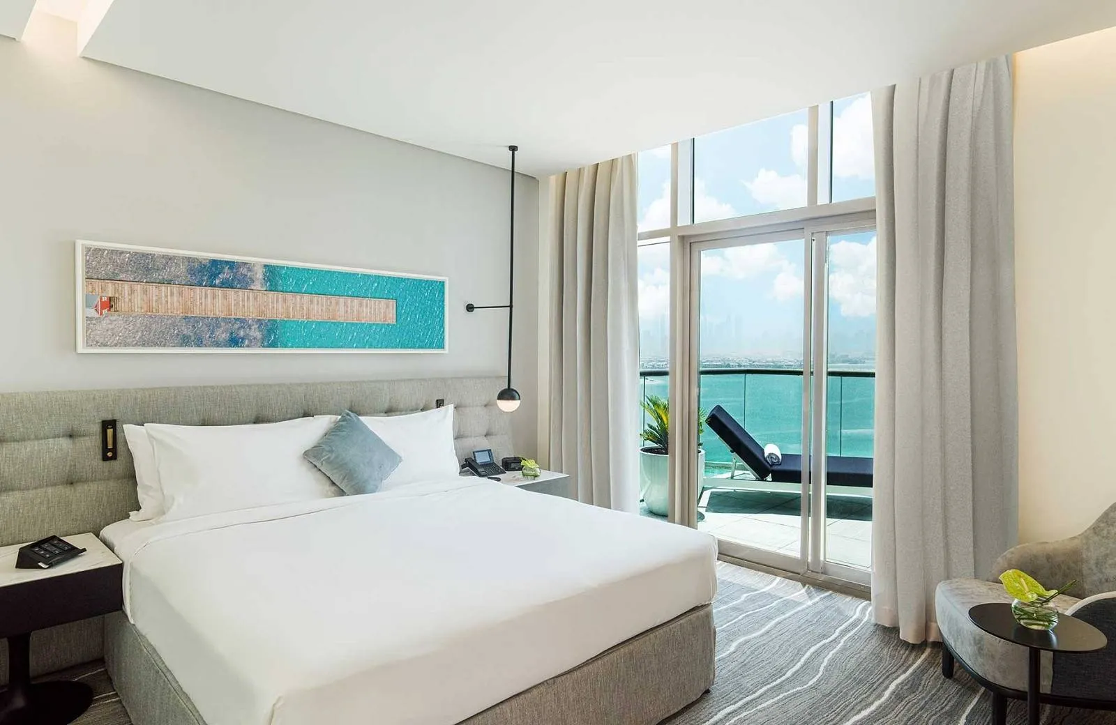 Th8 Palm Dubai Beach Resort Vignette Collection 5*