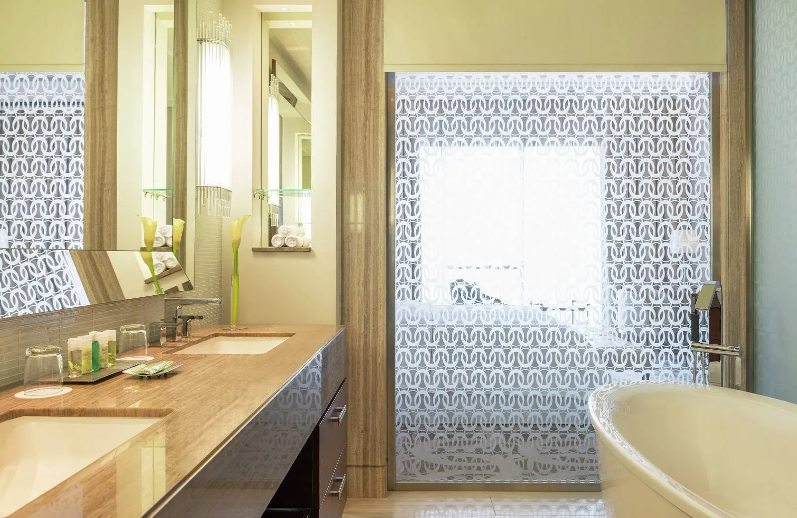 Hilton Dubai Al Habtoor City 5*