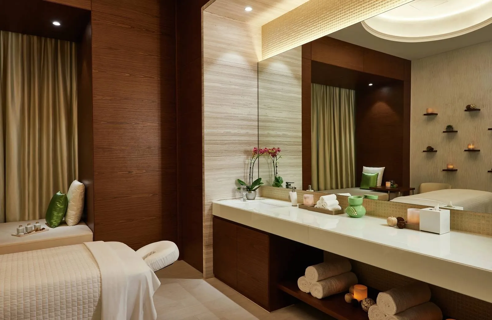 Hilton Dubai Al Habtoor City 5*