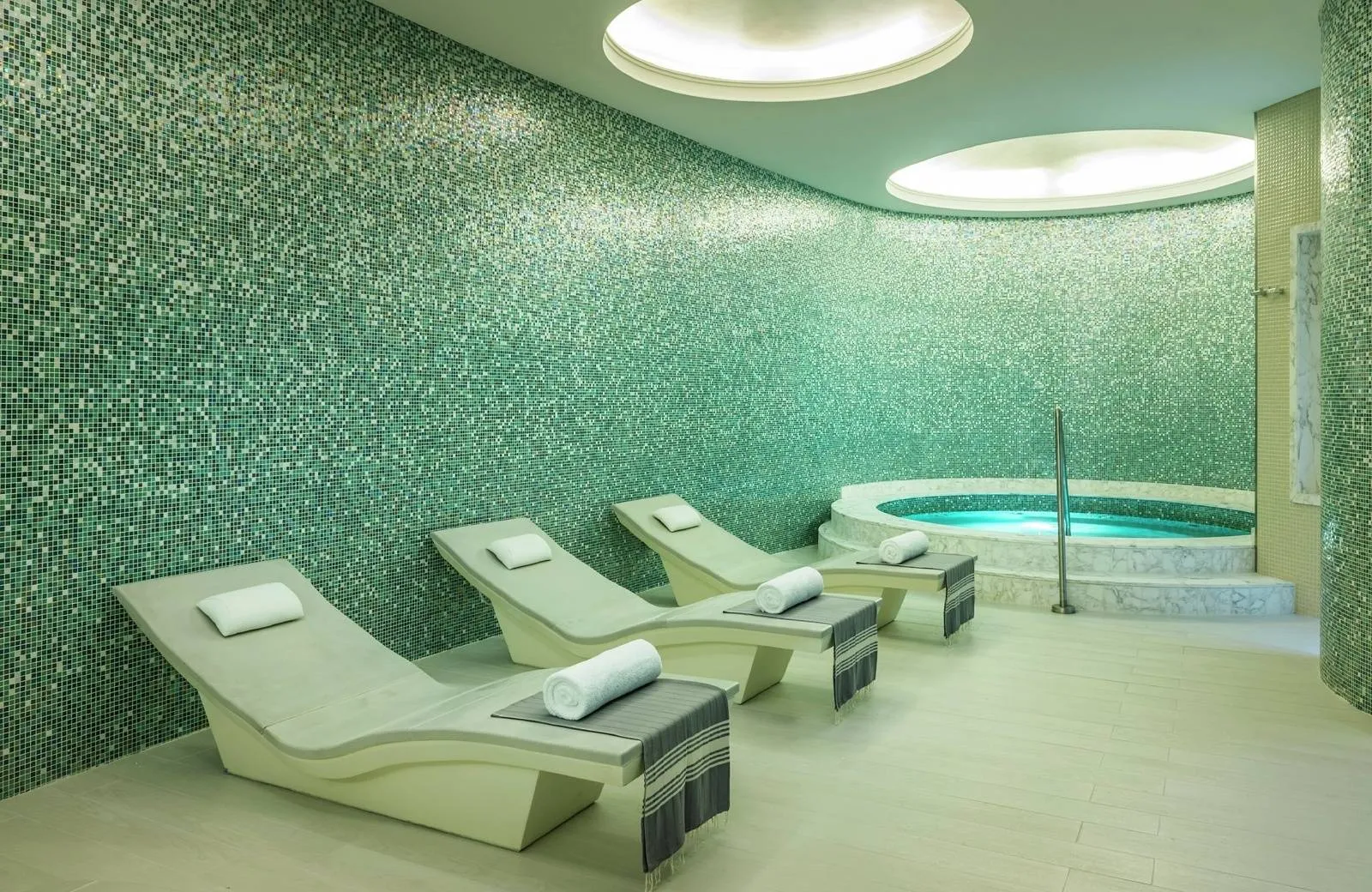 Hilton Dubai Al Habtoor City 5*