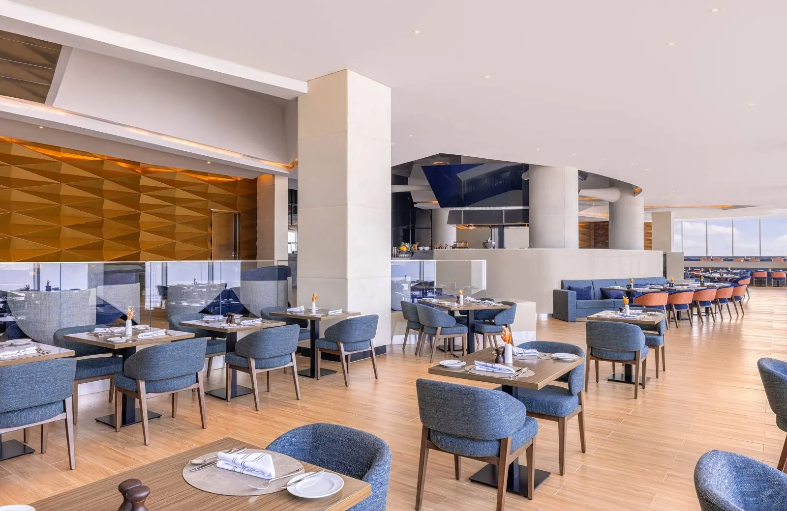 Hilton Dubai Al Habtoor City 5*