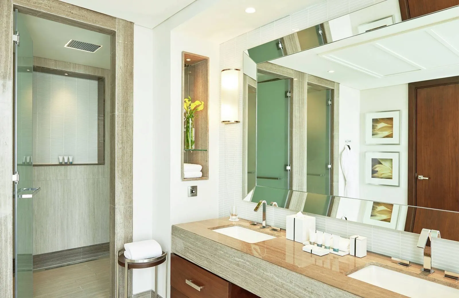 Hilton Dubai Al Habtoor City 5*