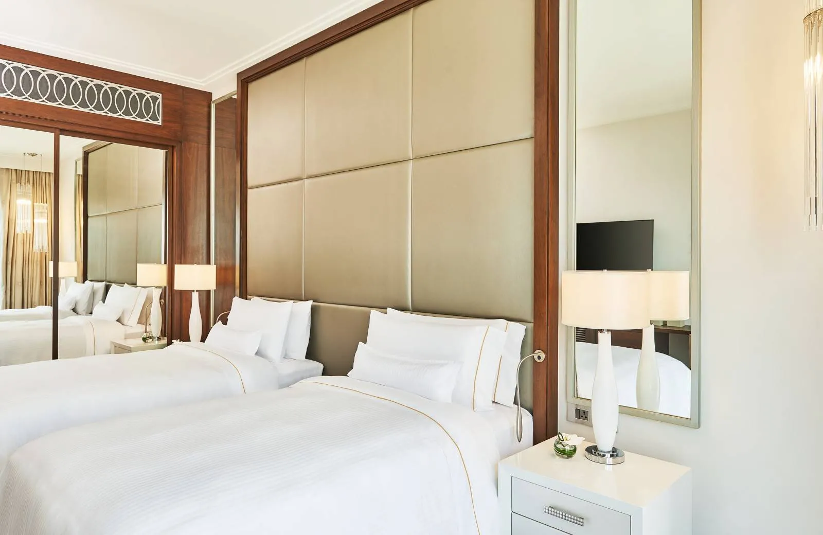 Hilton Dubai Al Habtoor City 5*