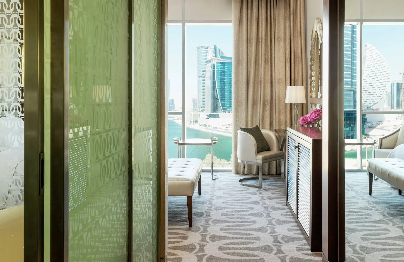 Hilton Dubai Al Habtoor City 5*