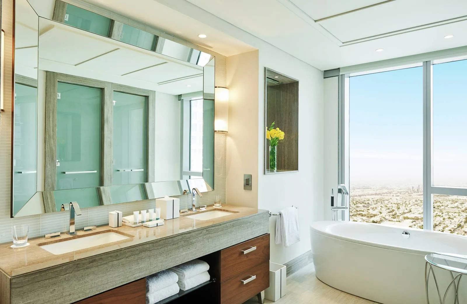 Hilton Dubai Al Habtoor City 5*