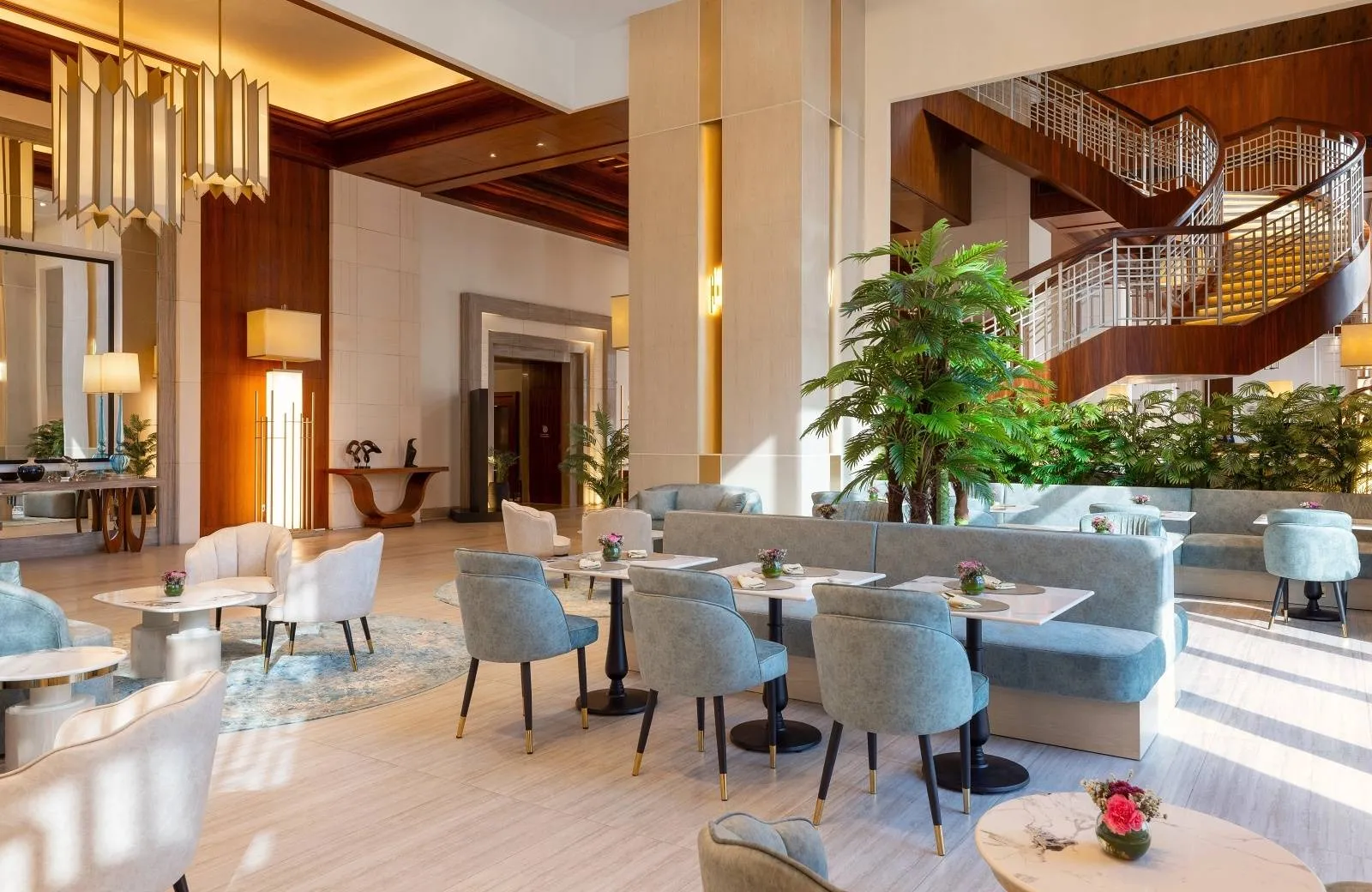 Hilton Dubai Al Habtoor City 5*