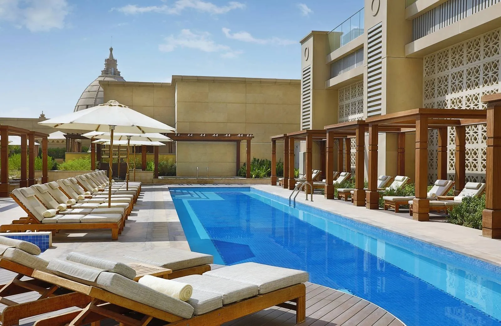 Hilton Dubai Al Habtoor City 5*