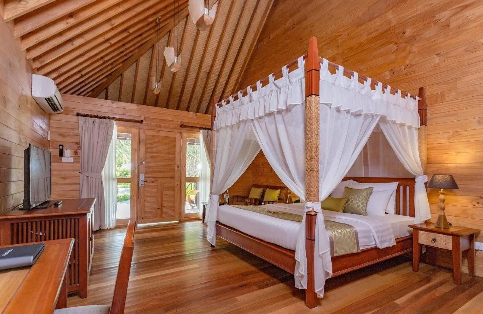 Bandos Maldives 4*