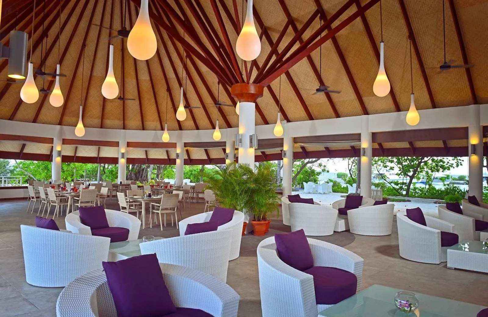 Bandos Maldives 4*
