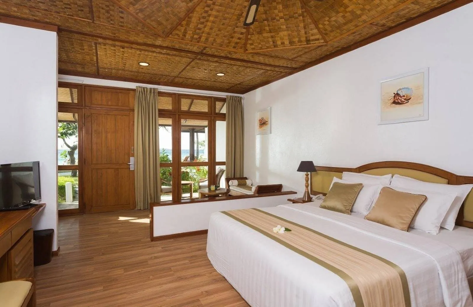 Bandos Maldives 4*