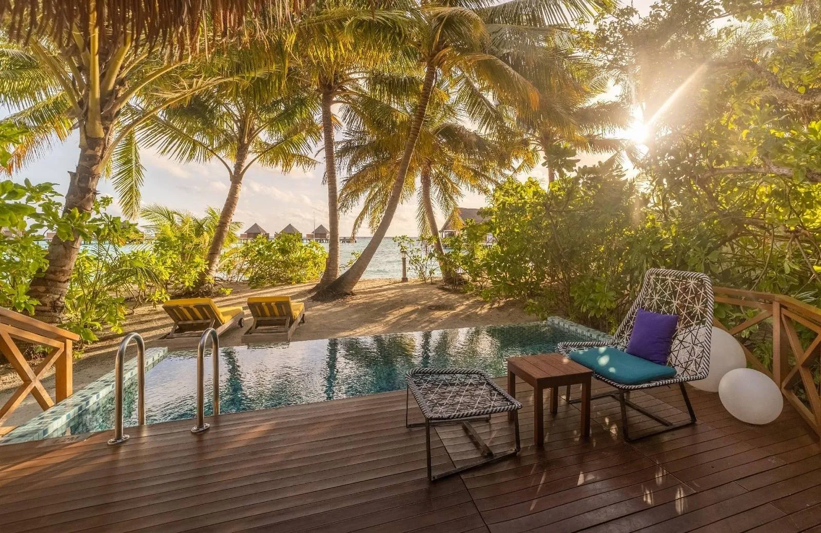 Mercure Maldives Kooddoo Resort 4*