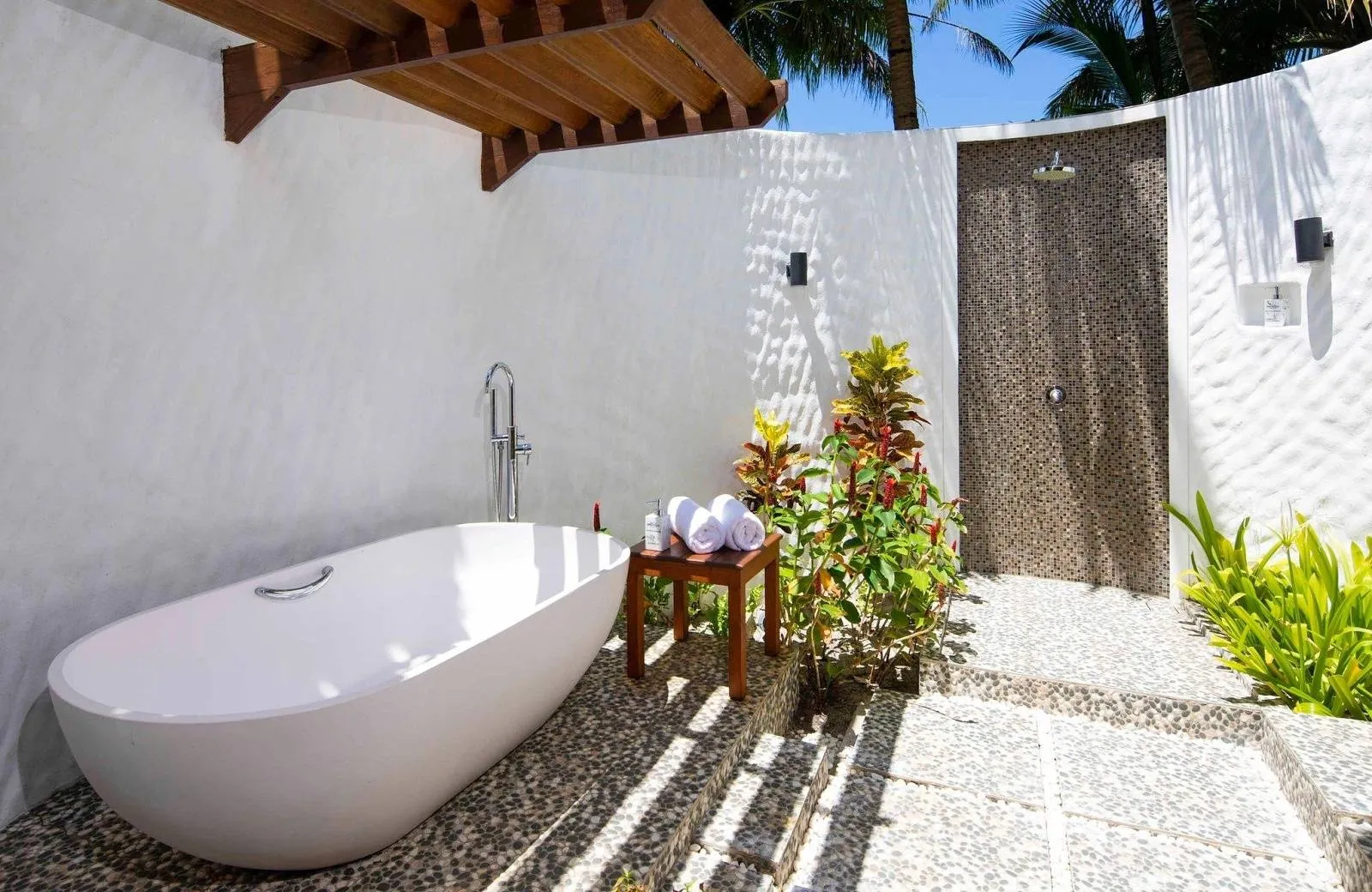 Mercure Maldives Kooddoo Resort 4*