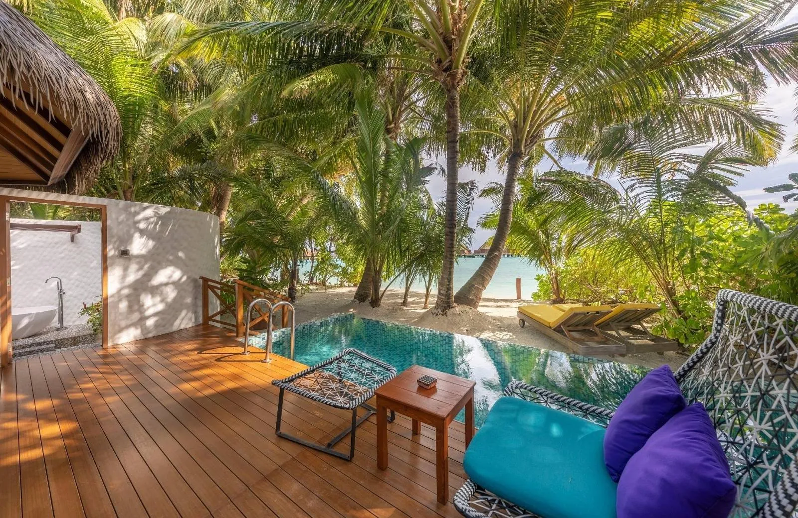 Mercure Maldives Kooddoo Resort 4*