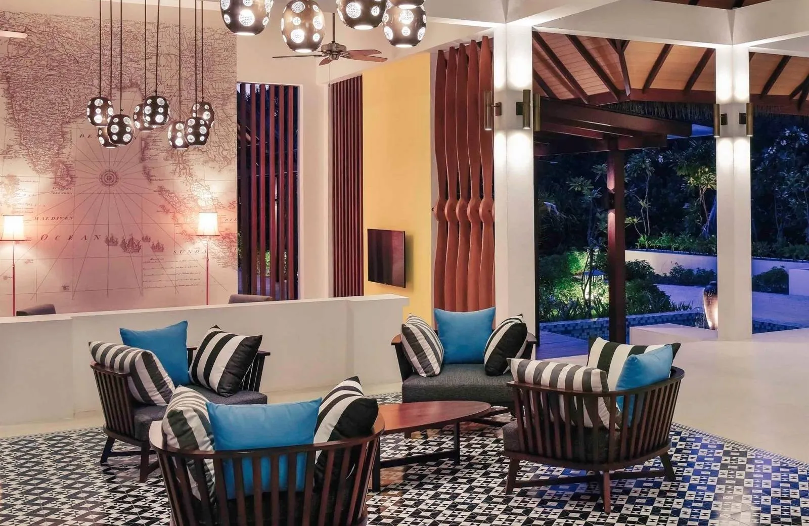 Mercure Maldives Kooddoo Resort 4*