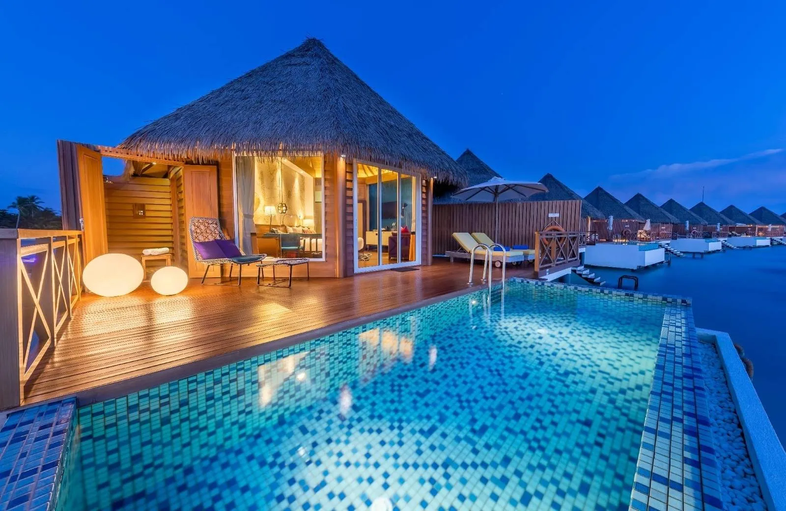 Mercure Maldives Kooddoo Resort 4*