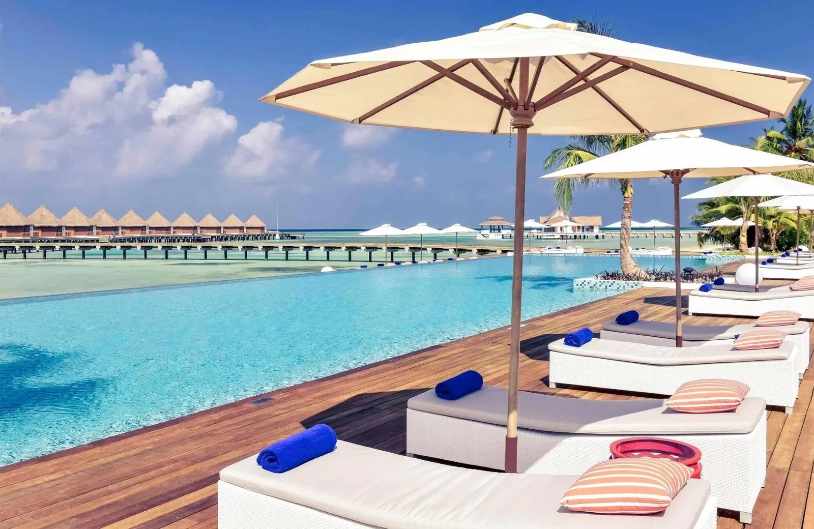 Mercure Maldives Kooddoo Resort 4*