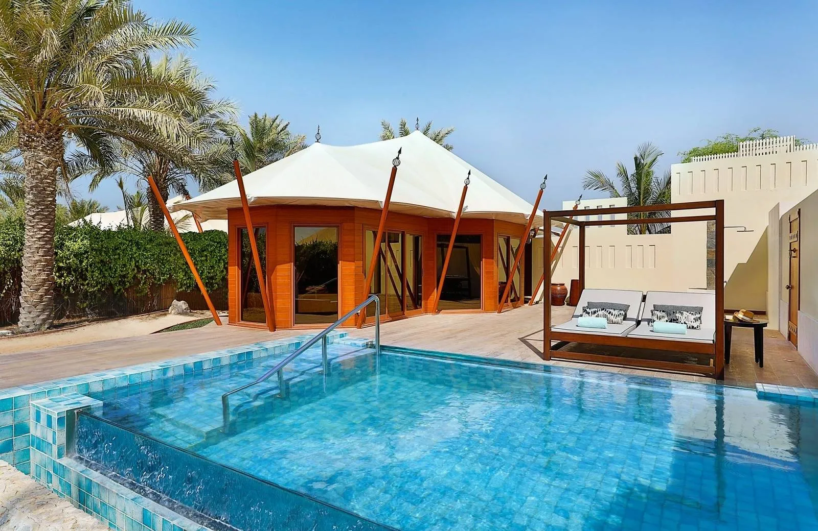 The Ritz-Carlton Ras Al Khaimah, Al Hamra Beach 5*