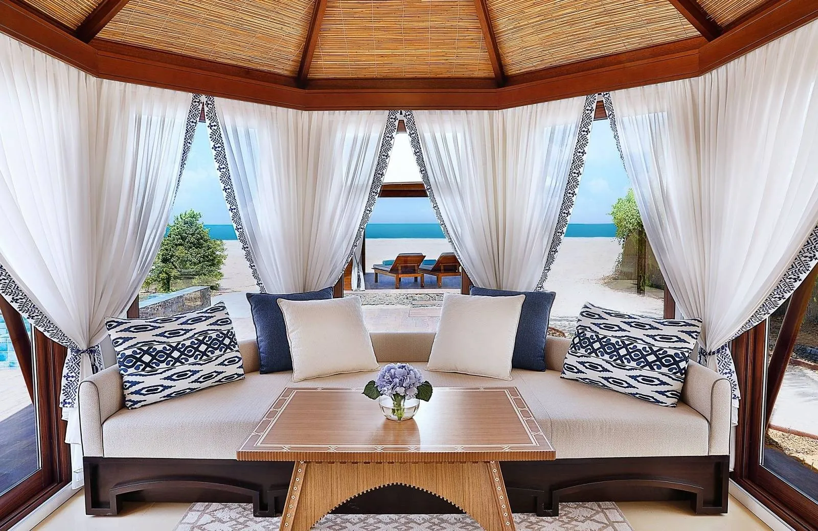 The Ritz-Carlton Ras Al Khaimah, Al Hamra Beach 5*