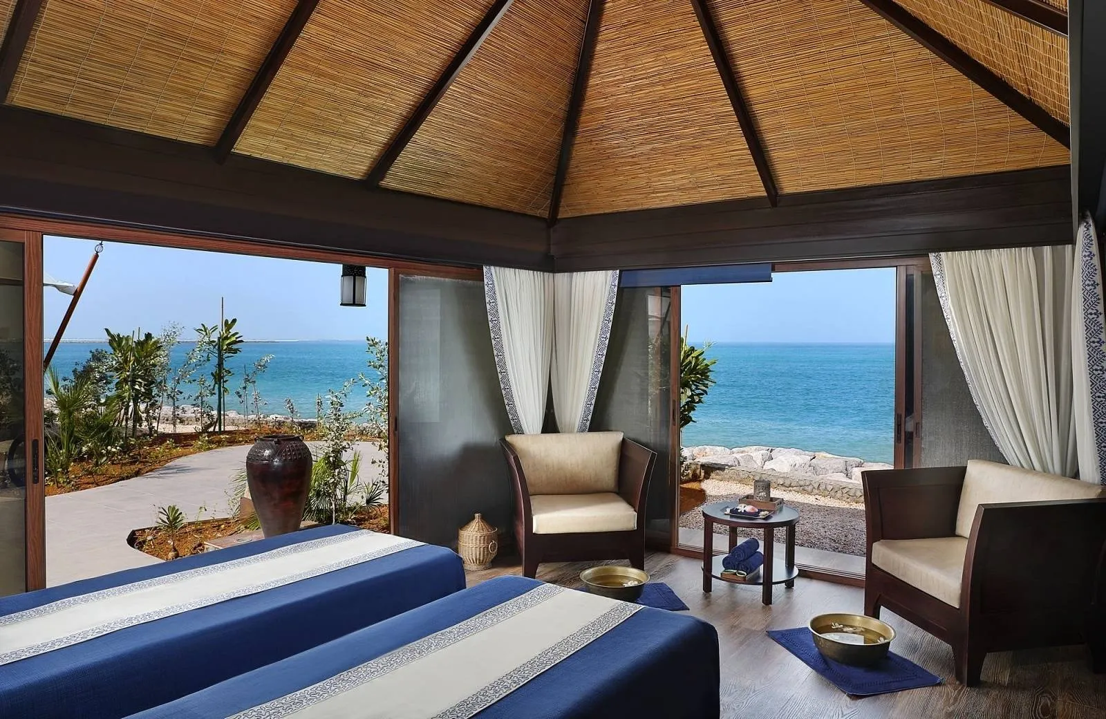 The Ritz-Carlton Ras Al Khaimah, Al Hamra Beach 5*