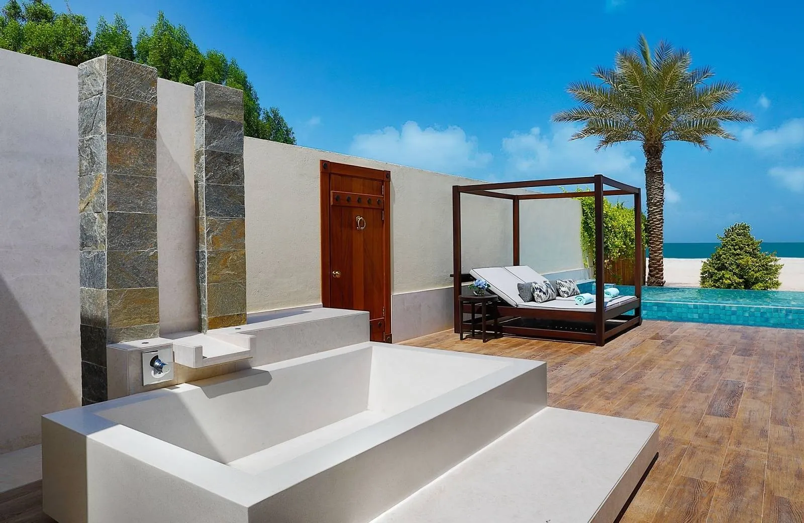The Ritz-Carlton Ras Al Khaimah, Al Hamra Beach 5*