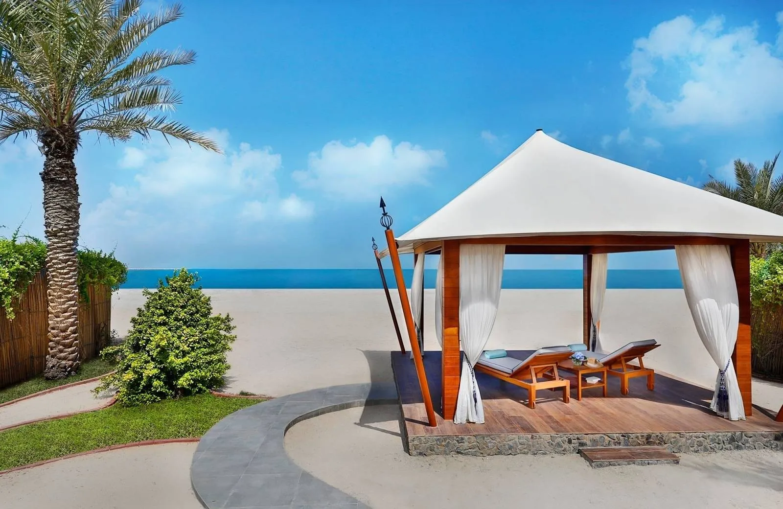 The Ritz-Carlton Ras Al Khaimah, Al Hamra Beach 5*