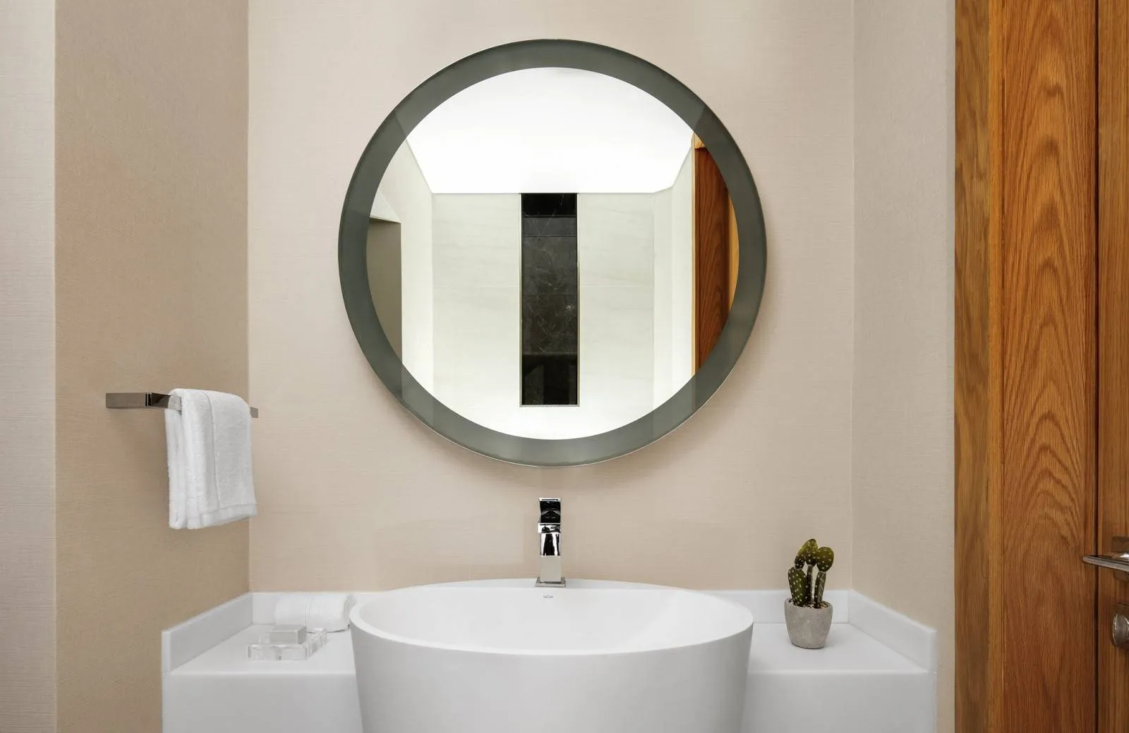 SLS Hotel & Residences Dubai 5*