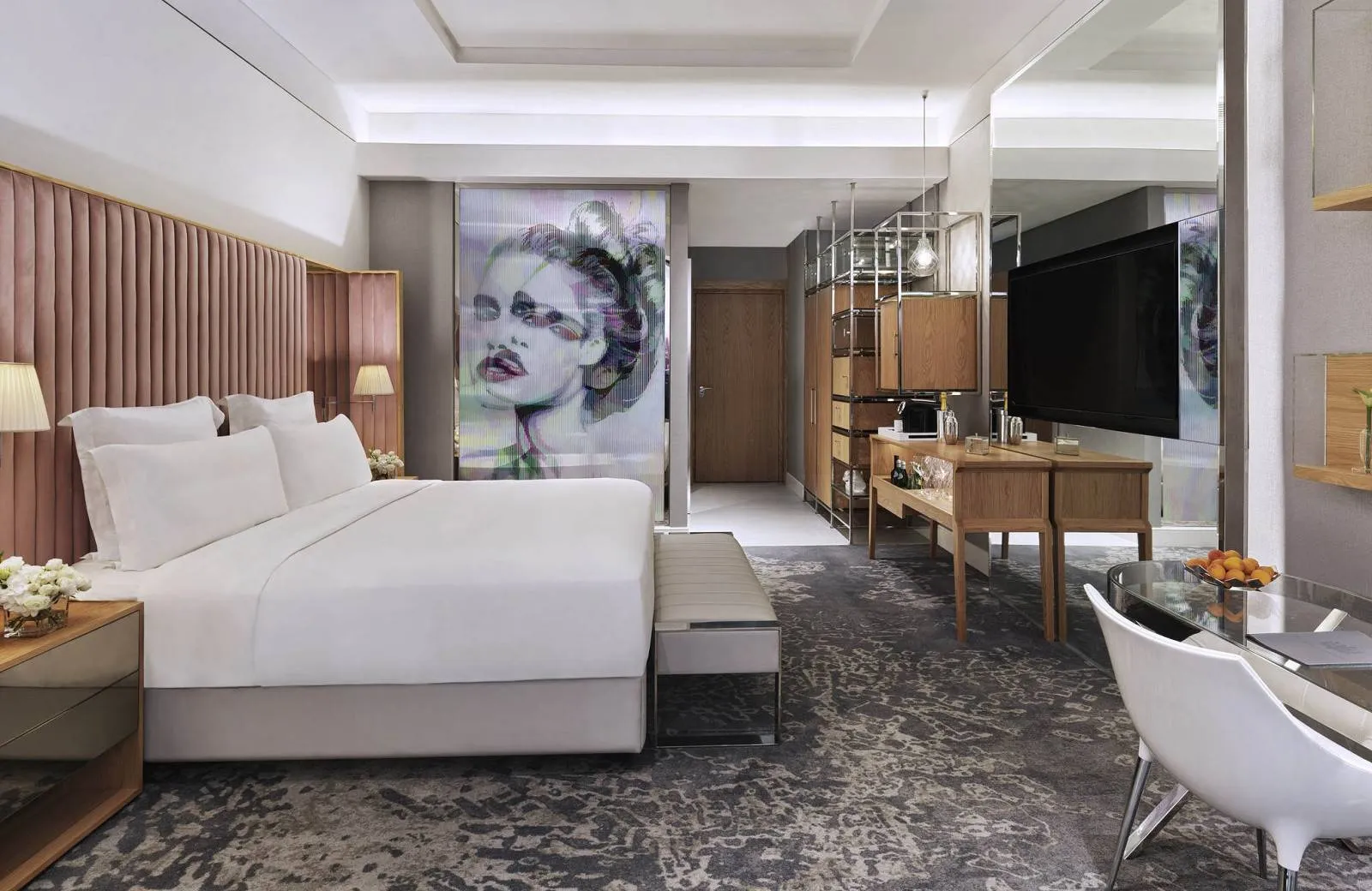 SLS Hotel & Residences Dubai 5*