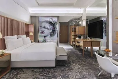 SLS Hotel & Residences Dubai 5*