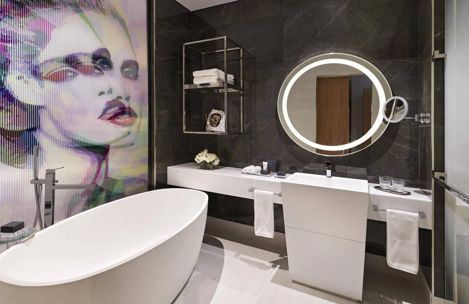 SLS Hotel & Residences Dubai 5*