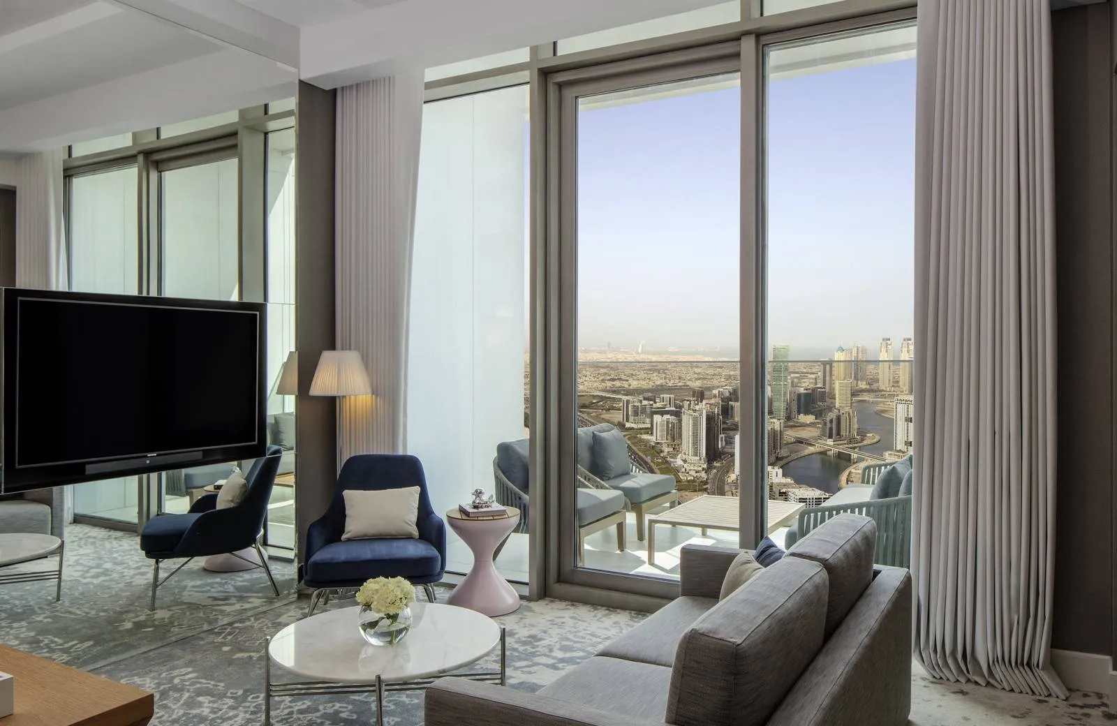 SLS Hotel & Residences Dubai 5*