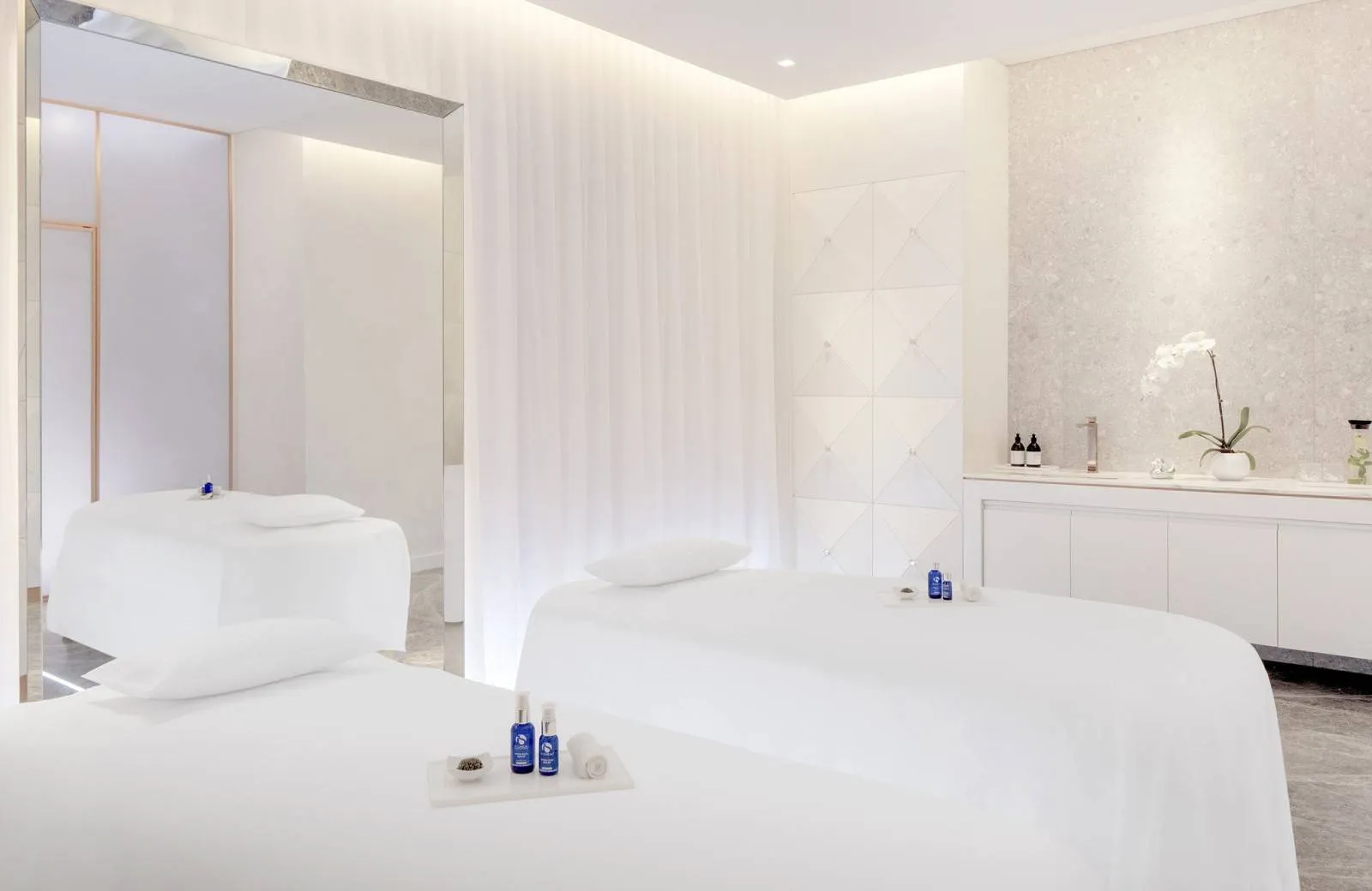 SLS Hotel & Residences Dubai 5*