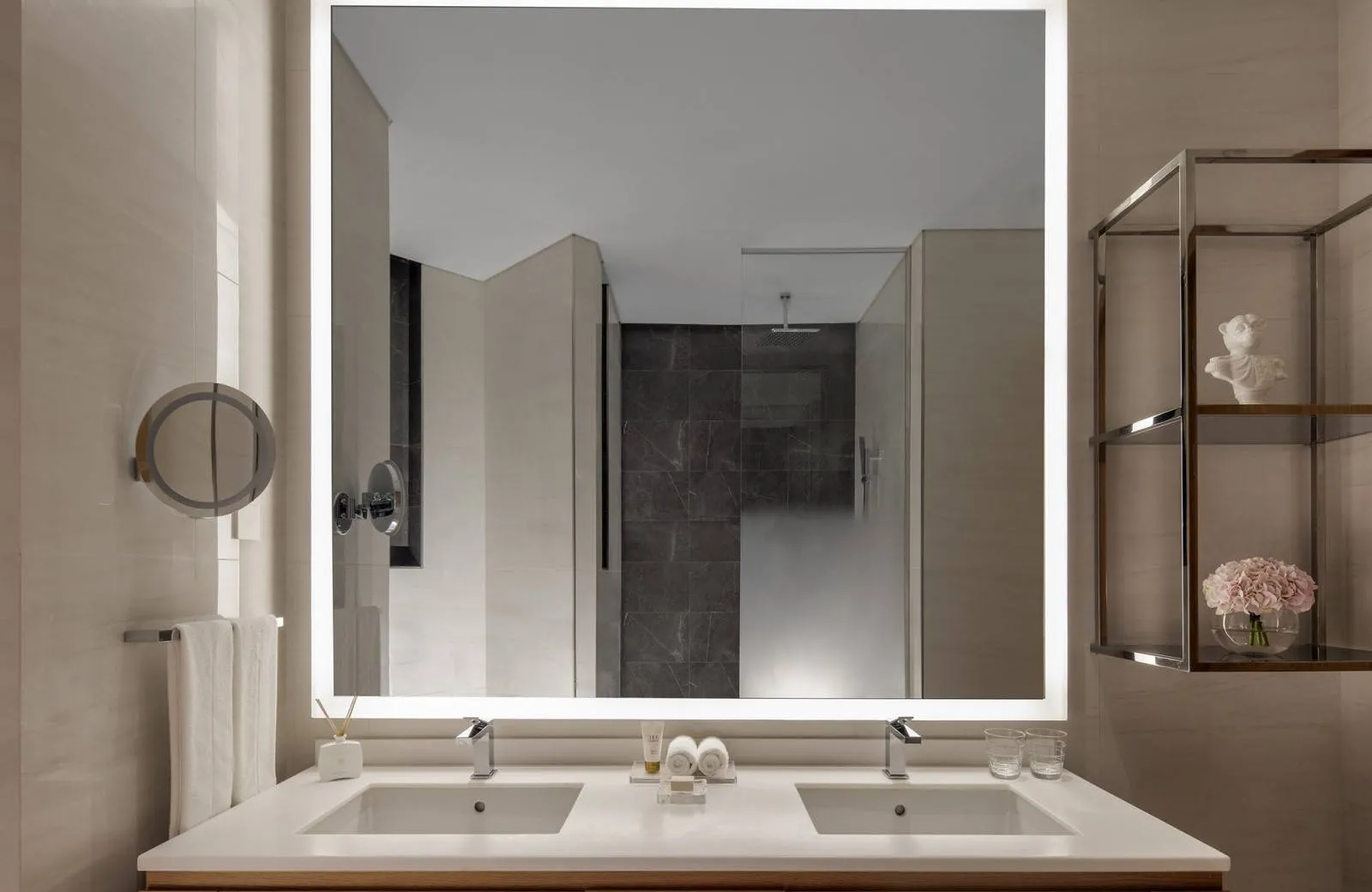 SLS Hotel & Residences Dubai 5*