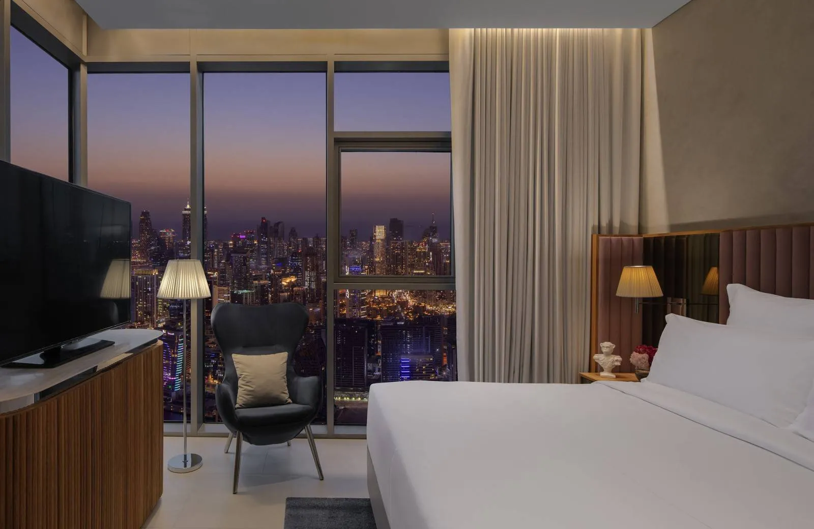 SLS Hotel & Residences Dubai 5*