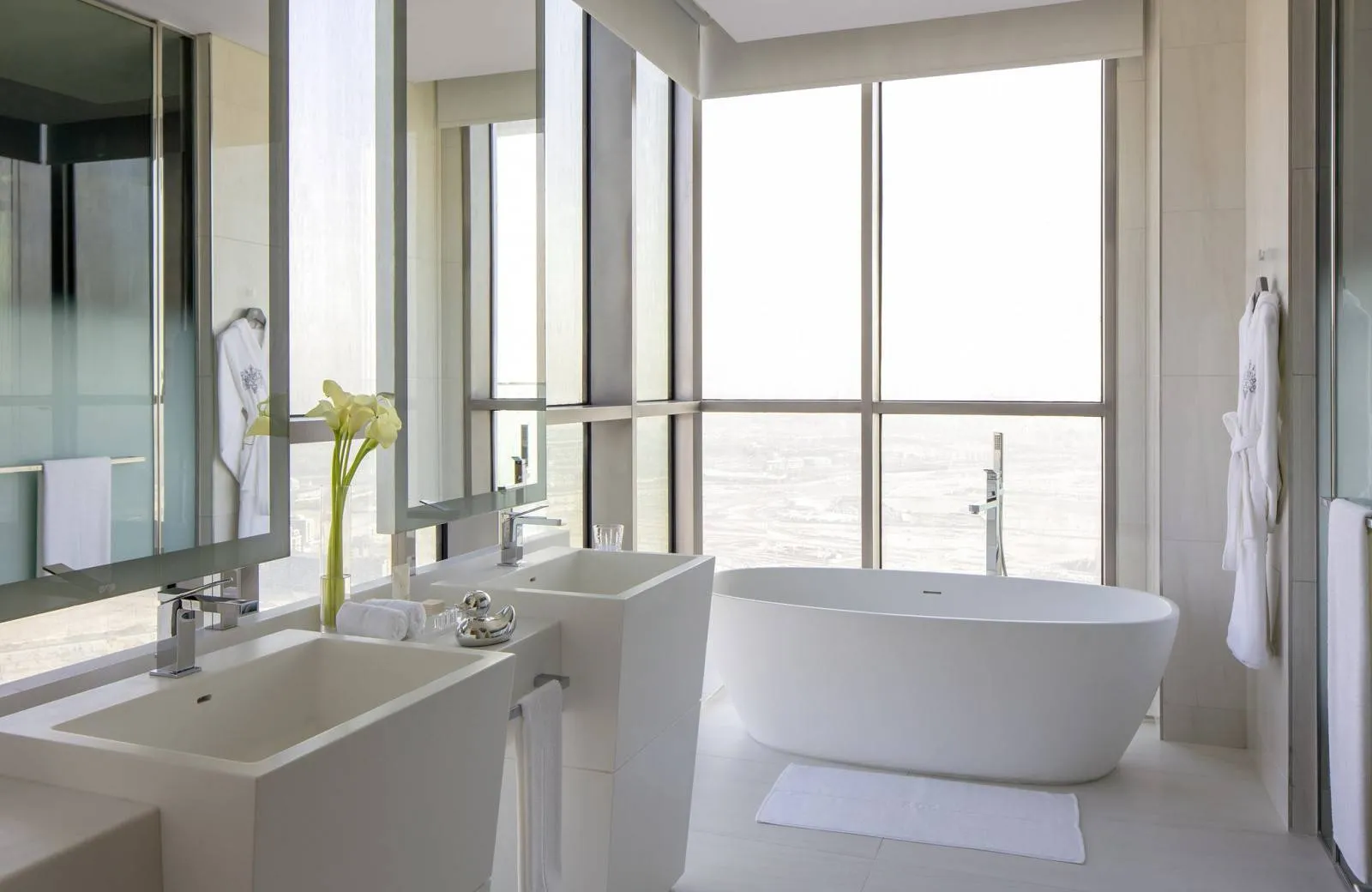 SLS Hotel & Residences Dubai 5*