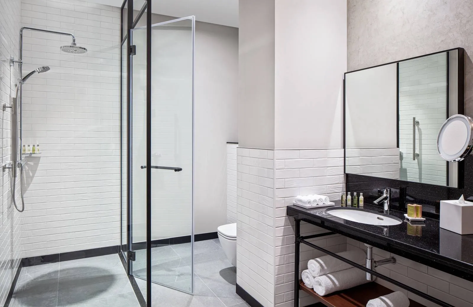 DoubleTree by Hilton Dubai M square Hotel & Residences 5*