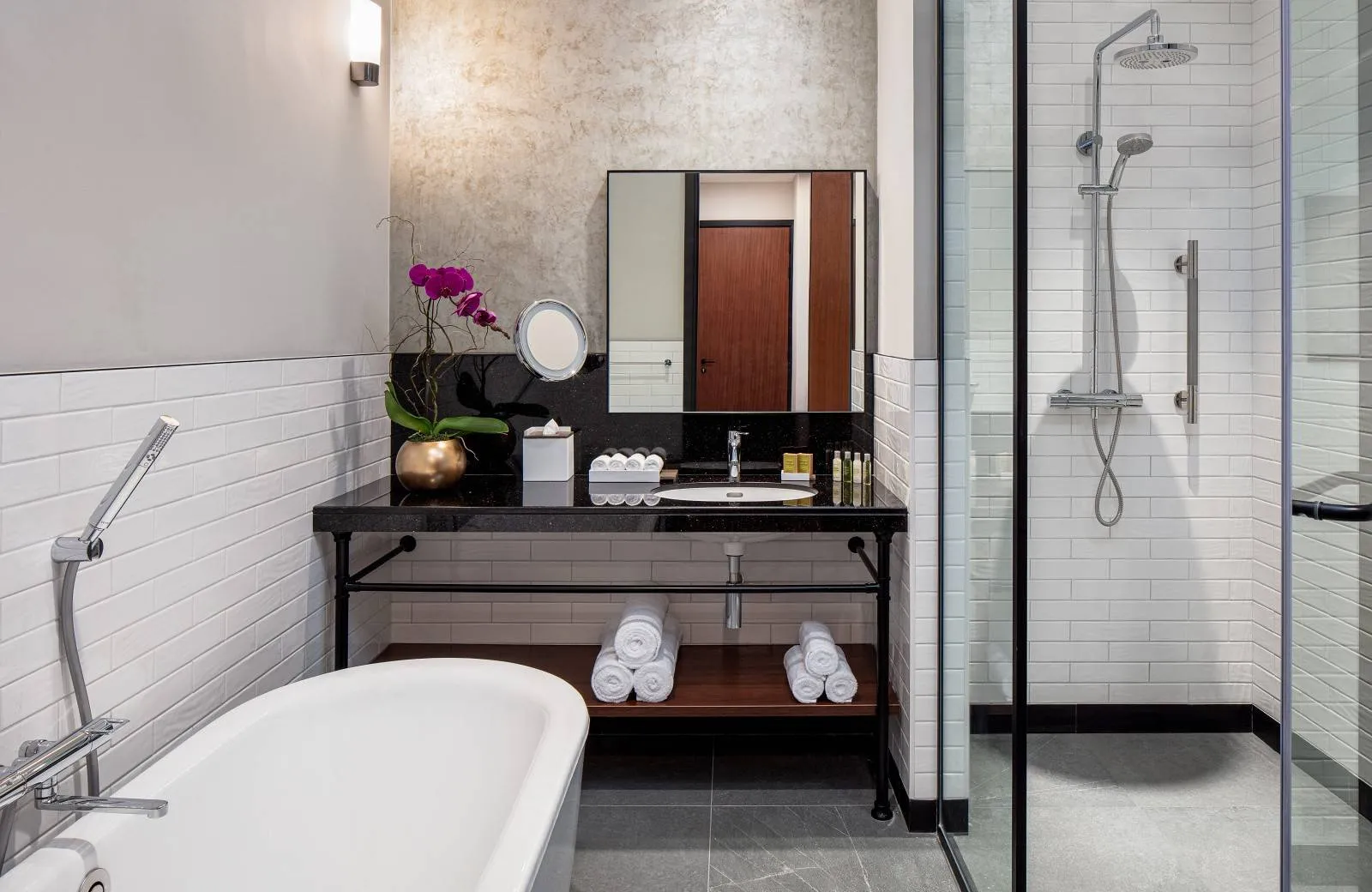 DoubleTree by Hilton Dubai M square Hotel & Residences 5*