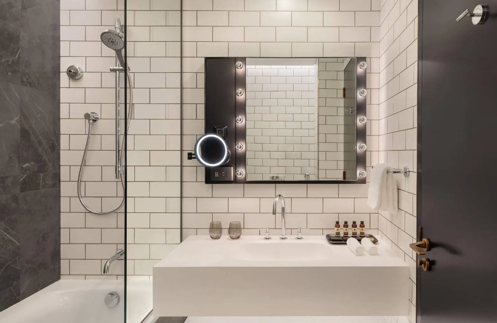 The WB Abu Dhabi, Curio Collection by Hilton 5*