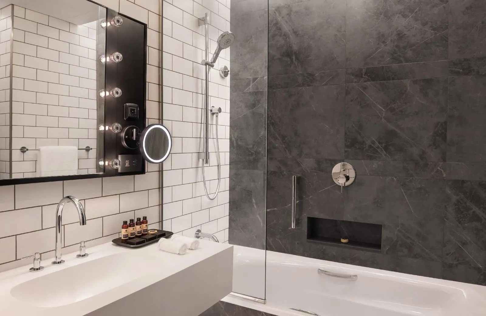 The WB Abu Dhabi, Curio Collection by Hilton 5*