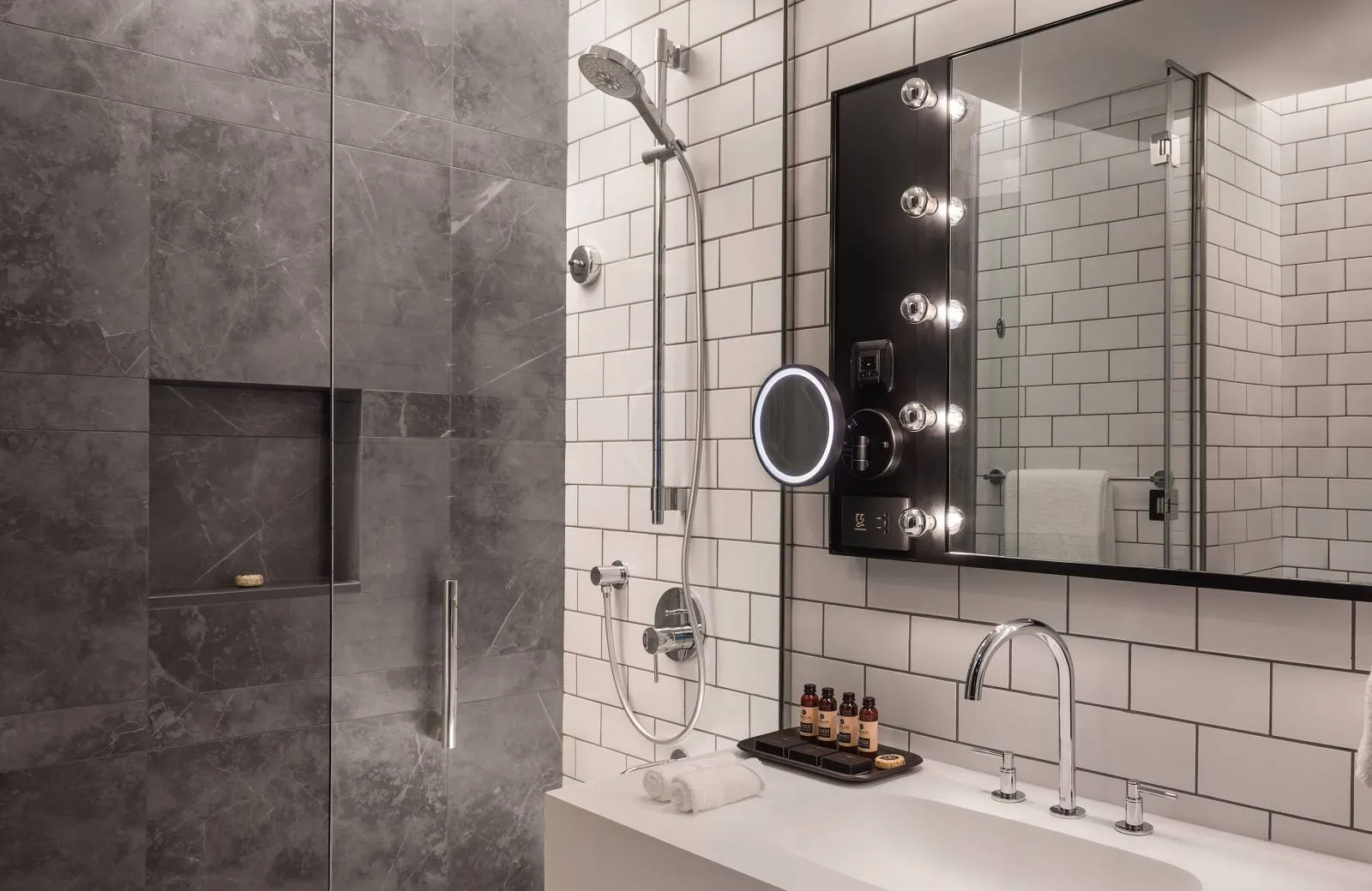 The WB Abu Dhabi, Curio Collection by Hilton 5*