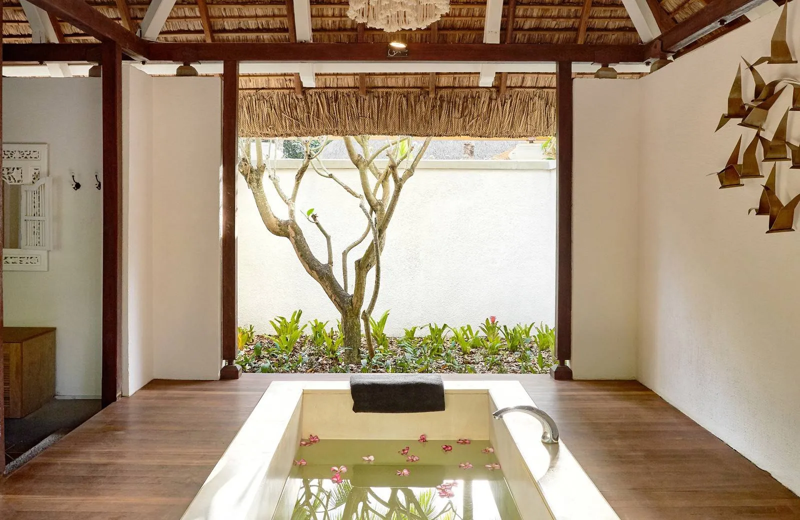 Paradise Cove Boutique Hotel 5*