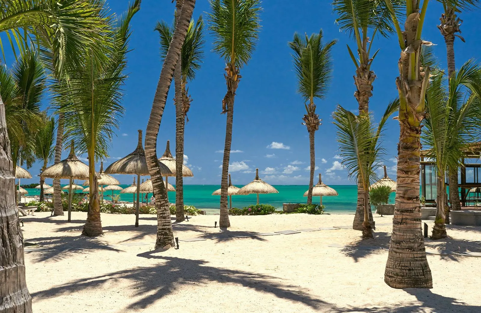 Lagoon Attitude Hotel 4*