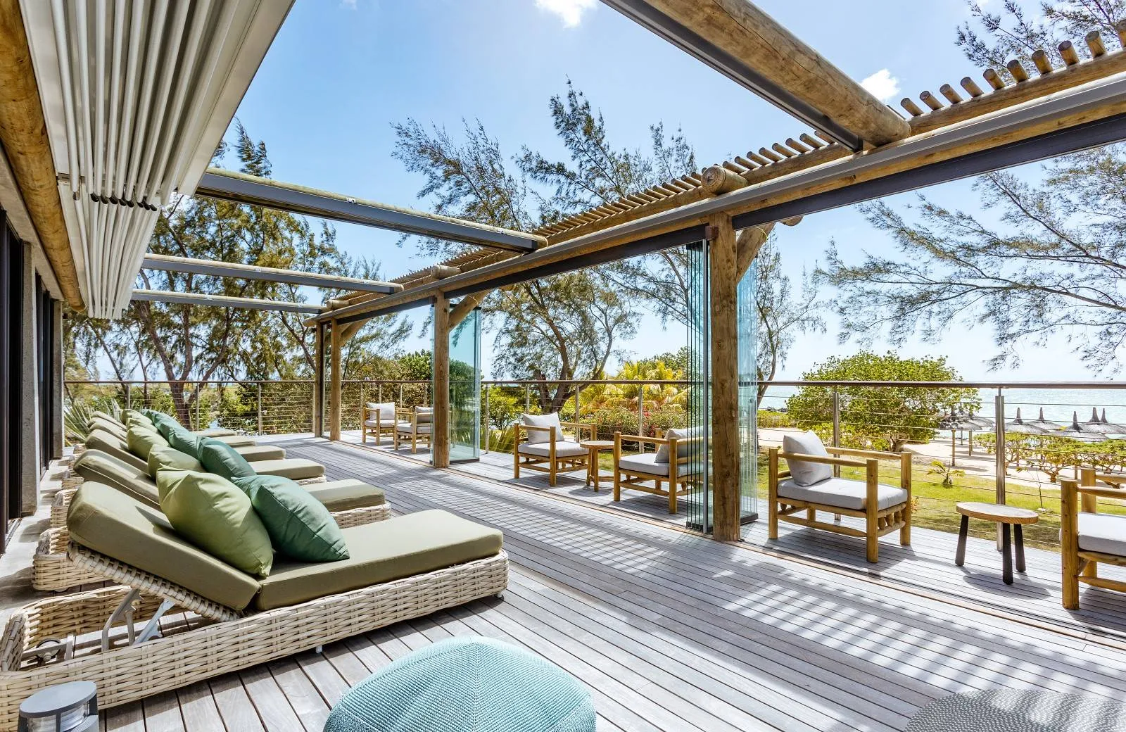 Lagoon Attitude Hotel 4*