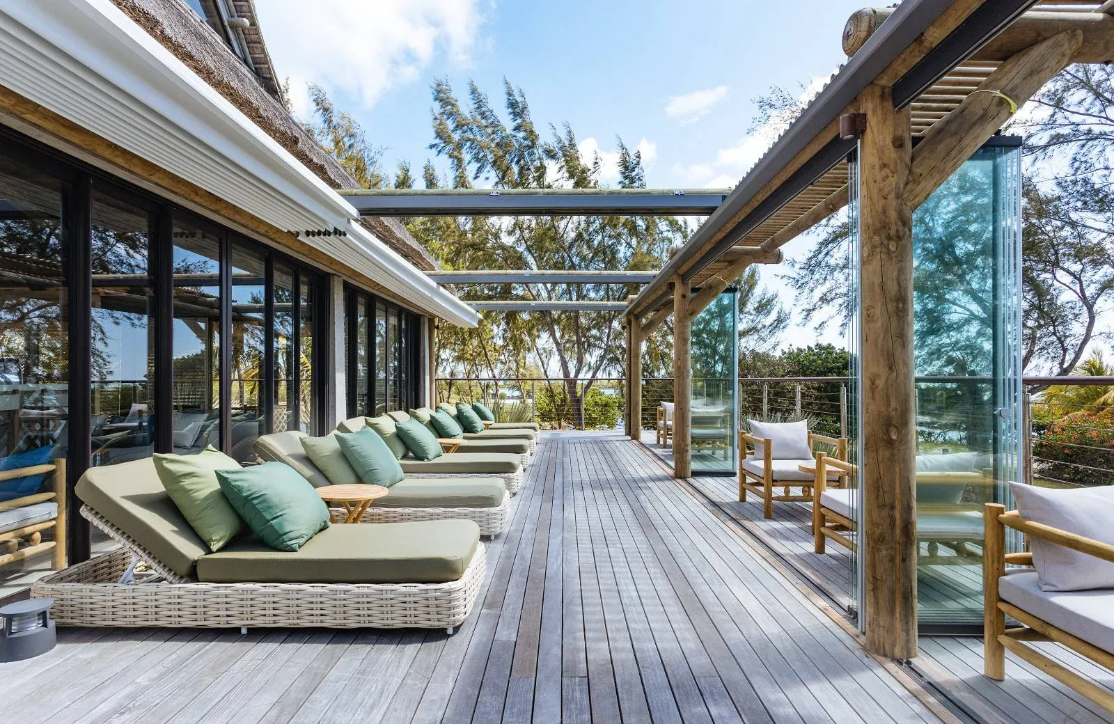 Lagoon Attitude Hotel 4*