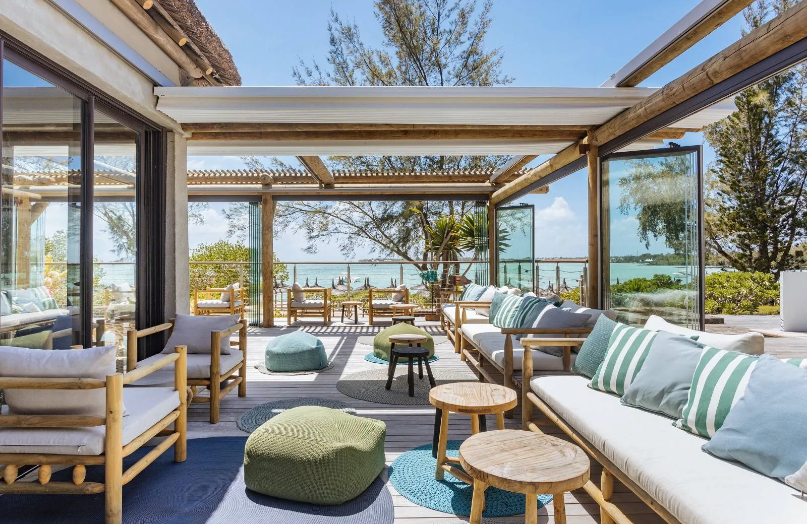 Lagoon Attitude Hotel 4*