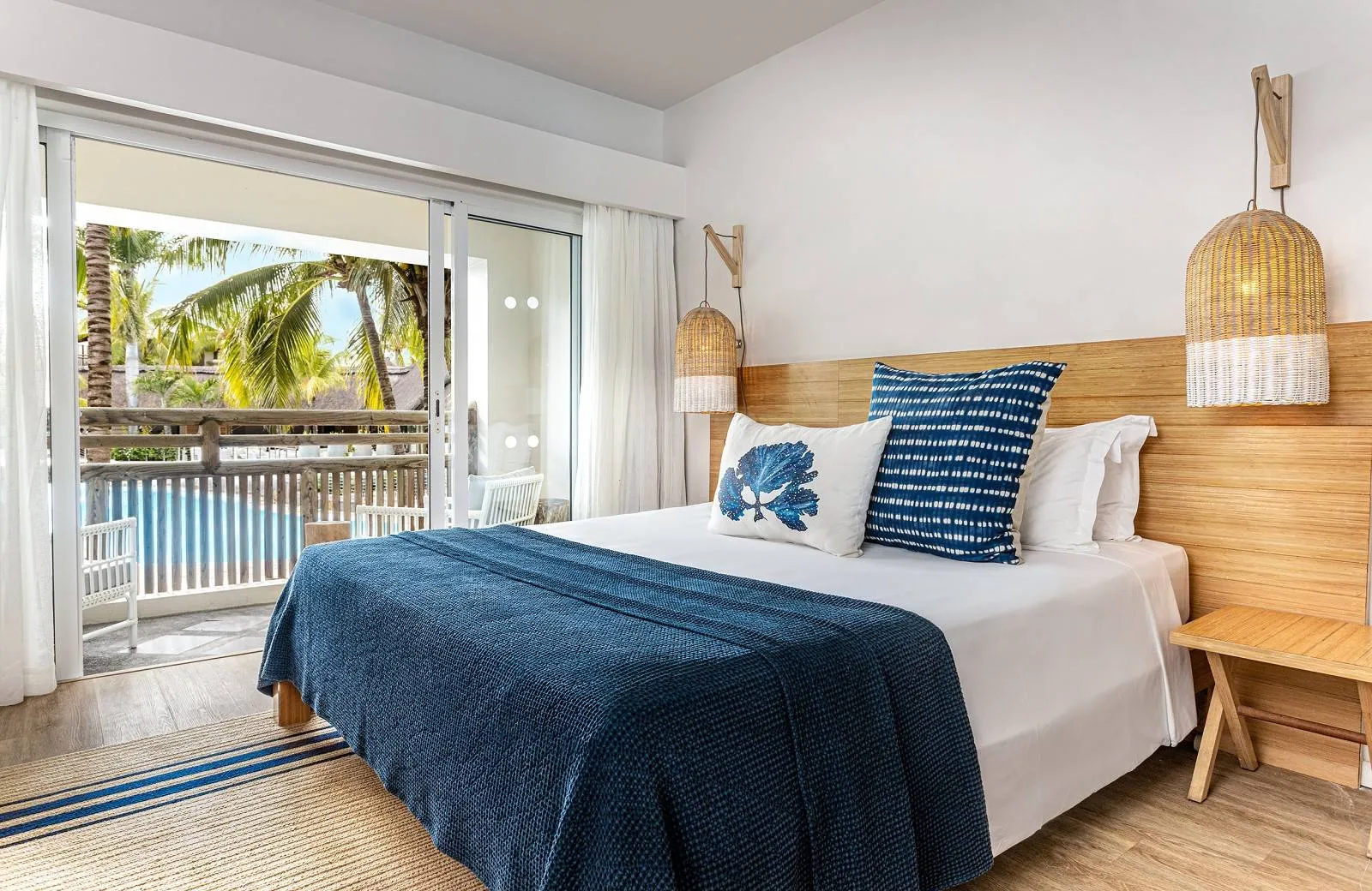 Lagoon Attitude Hotel 4*