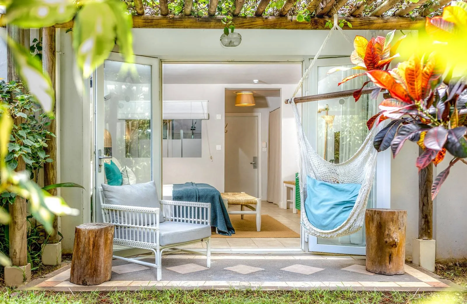 Lagoon Attitude Hotel 4*