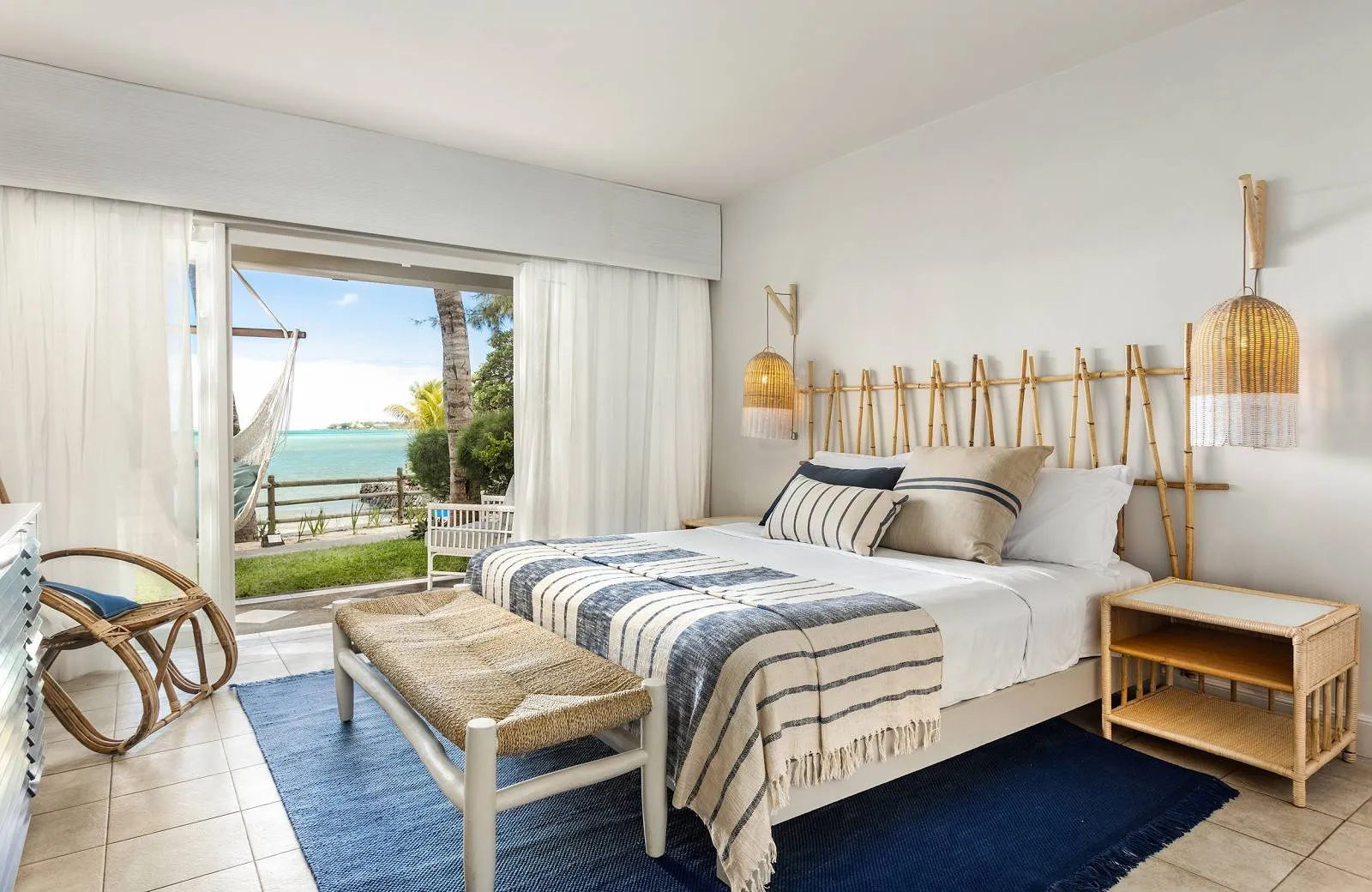 Lagoon Attitude Hotel 4*