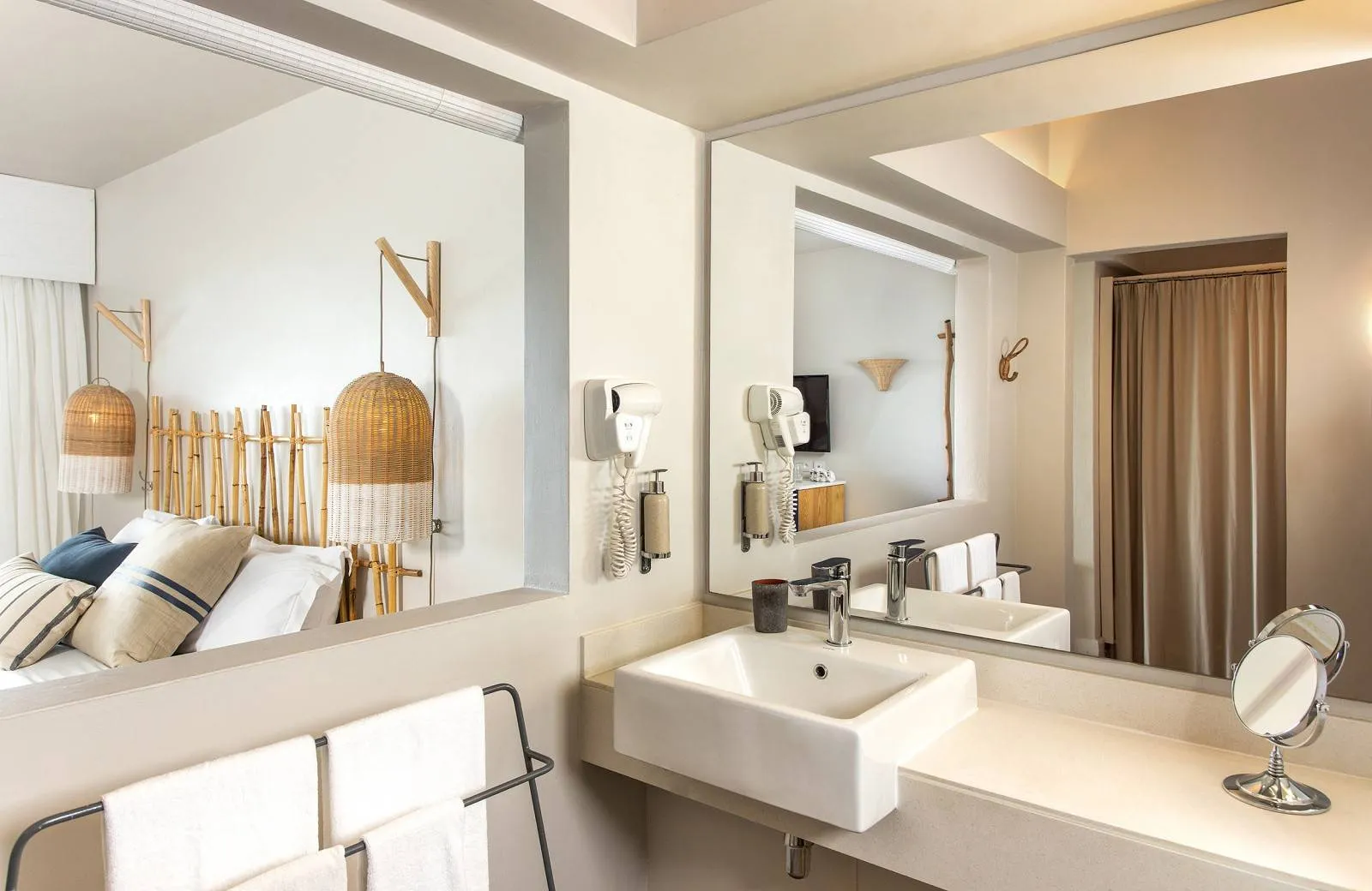 Lagoon Attitude Hotel 4*