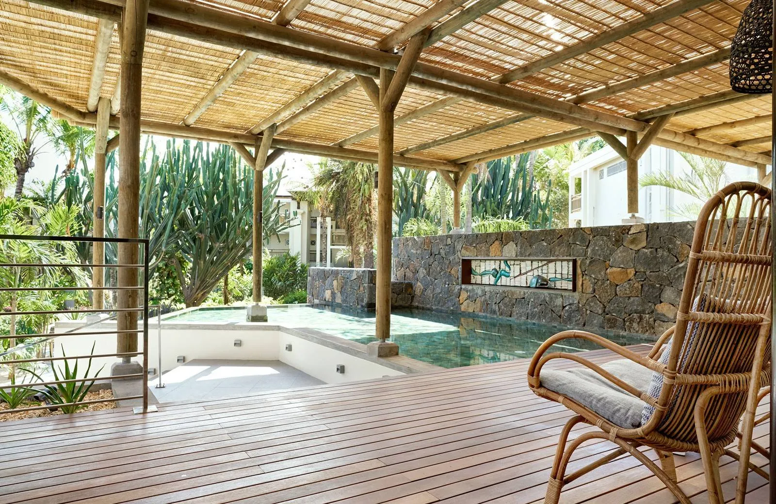 Lagoon Attitude Hotel 4*