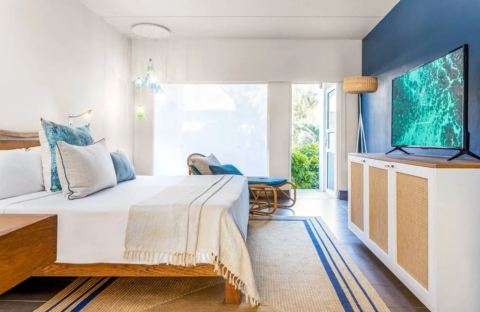 Lagoon Attitude Hotel 4*